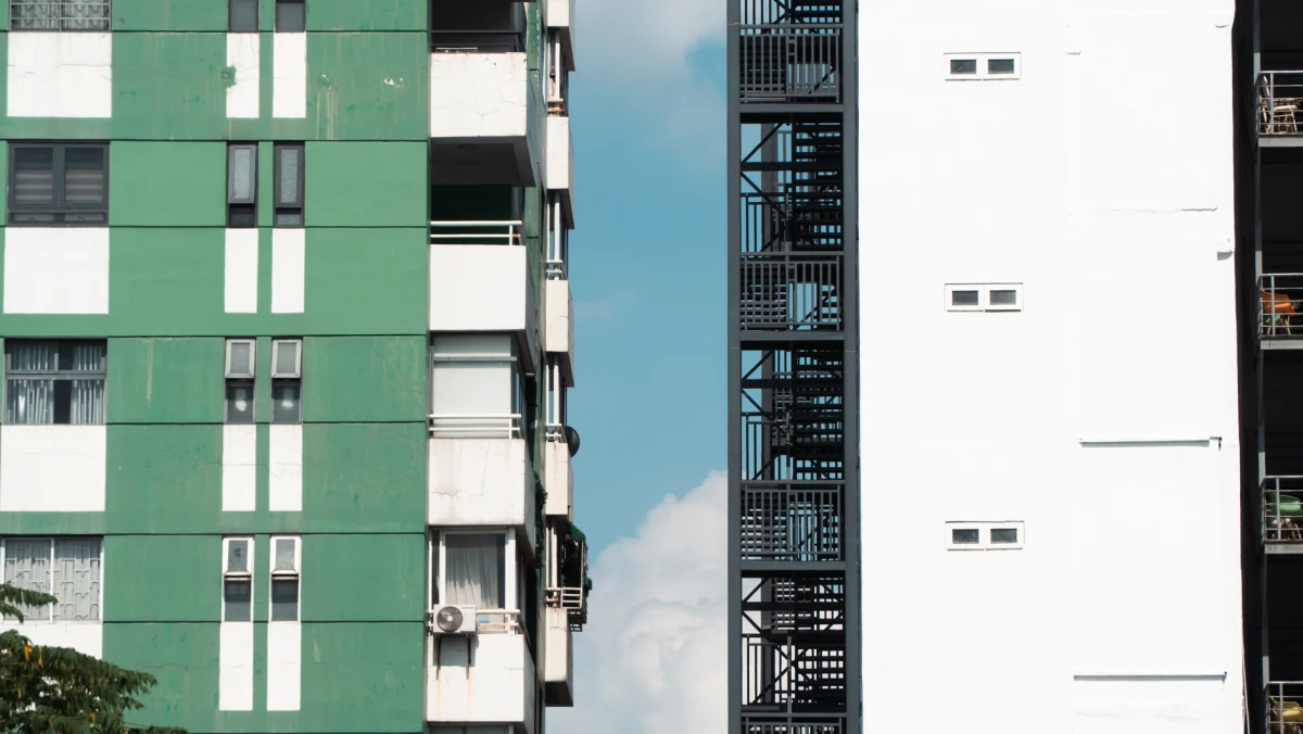 Appartementengebouw in een stad